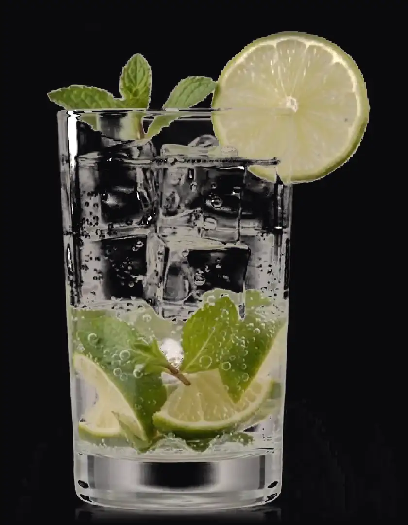 Virgin Mojito mit Limette, Minze und Eis